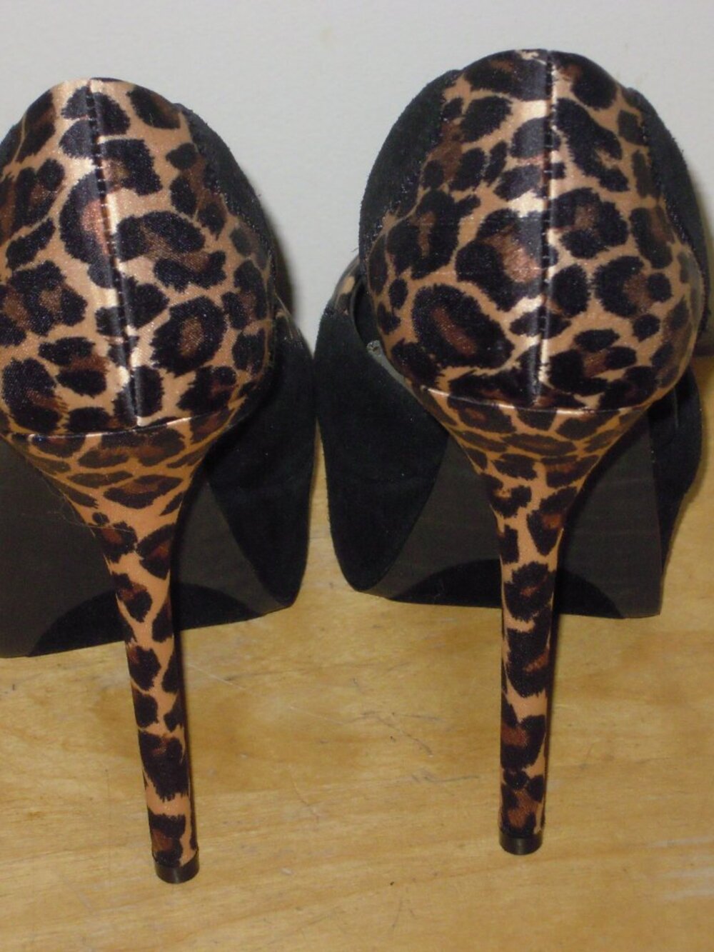 BEBE Size 7 M Leopard Animal Print 6" Stiletto High Heel Shoes Peep Toe - Picture 4 of 7